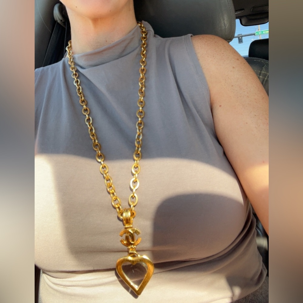 CHANEL Gold Heart Pendant Necklace